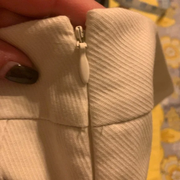 Ann Taylor Elegant Beige Pencil Skirt (SZ 8) - Picture 7 of 7